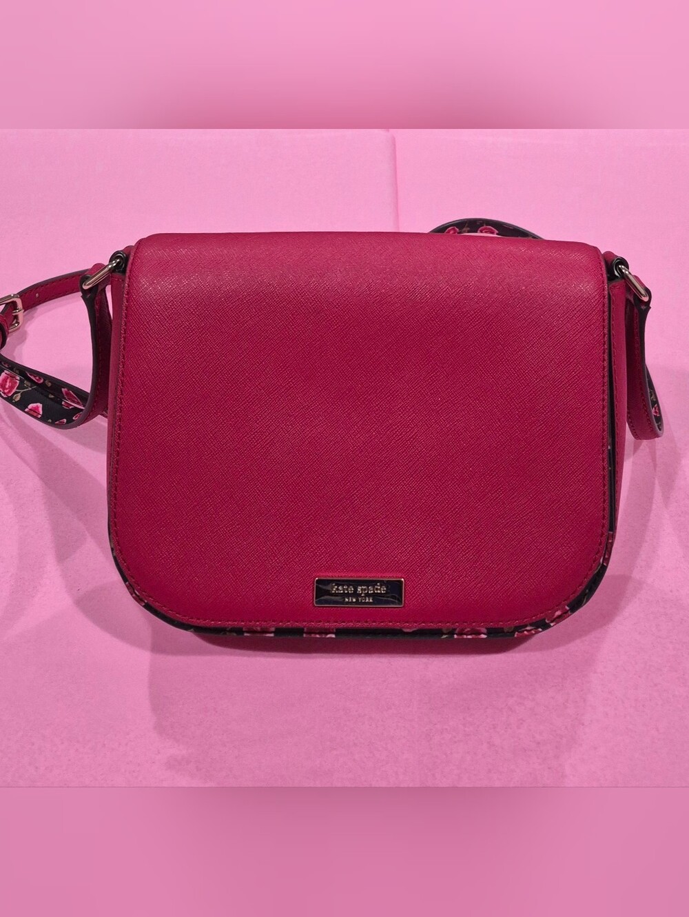 Kate Spade New York Red crossbody bag with floral accents (8.5"L x 6"H x 2"D).